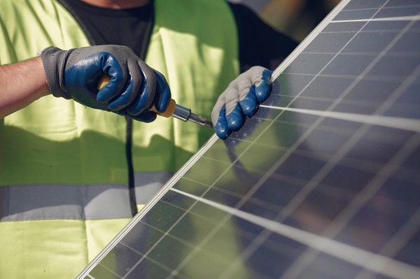 Témoignages clients : pourquoi choisir un panneau solaire photovoltaïque ?