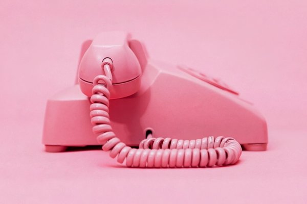 Découvrez l'univers sexy des conversations avec des cougars